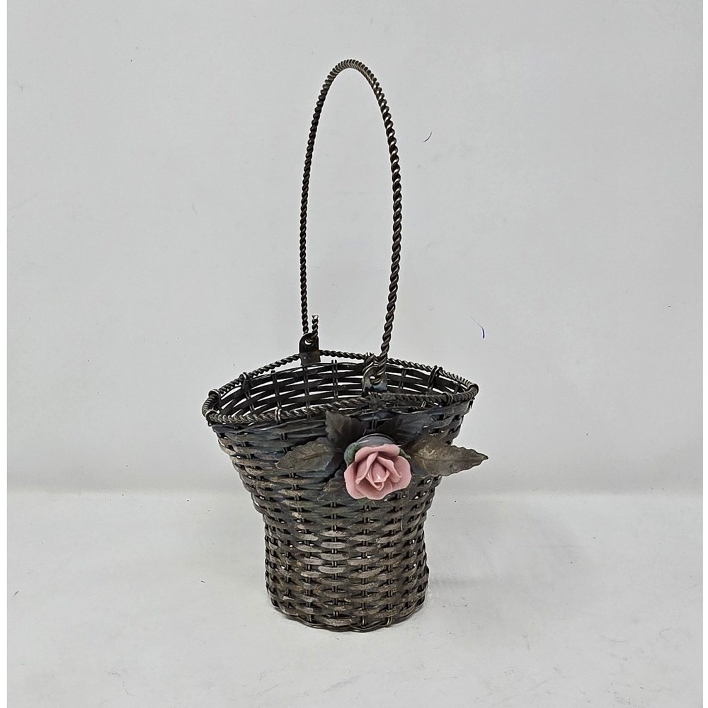 Vtg metal wirework diminutive basket w/ceramic flower silver tone mid century‎